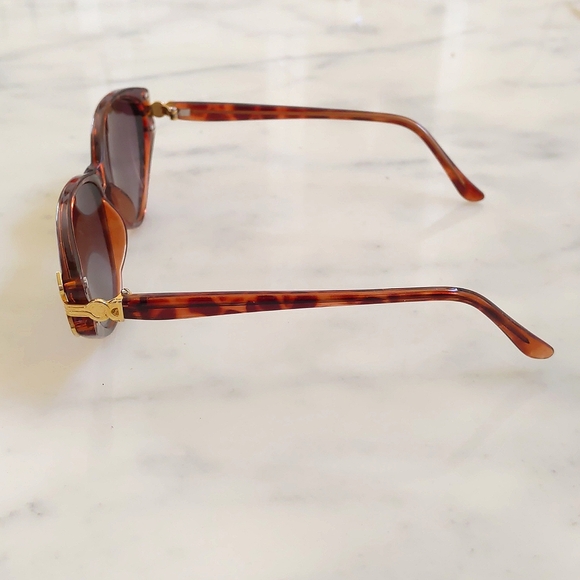 Vintage Multi Shades of Brown with Gold Décor Sunglasses. - Picture 2 of 3